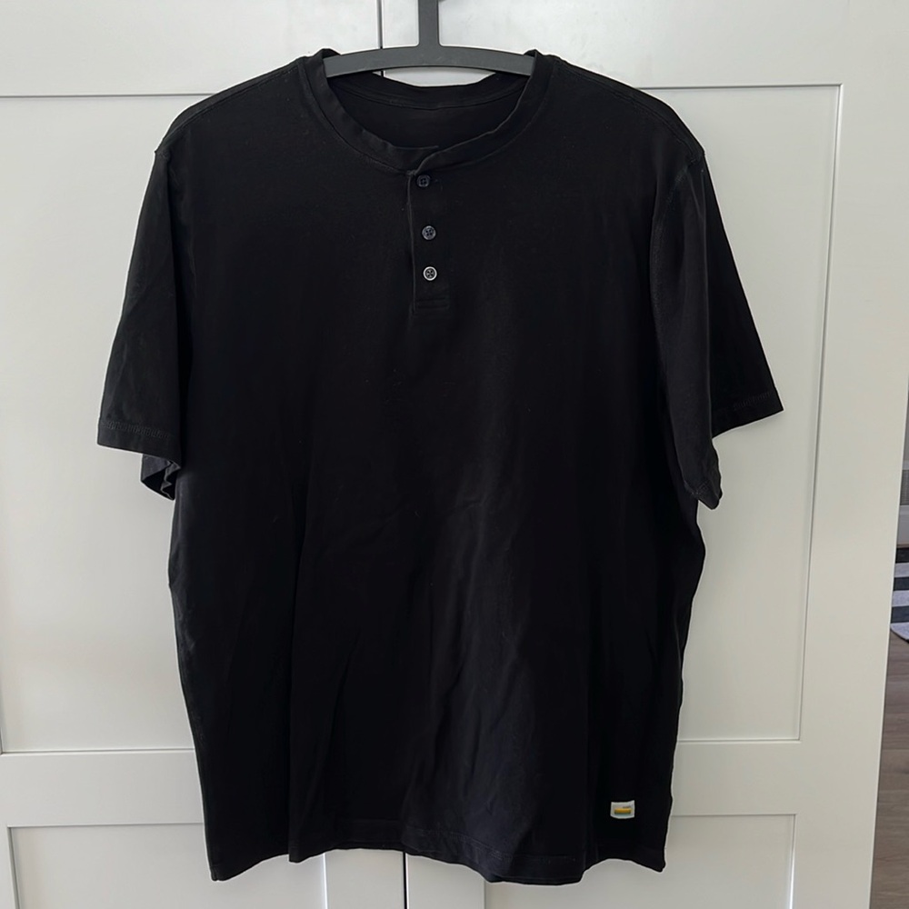Vuori Men’s Henley Short Sleeve Shirt